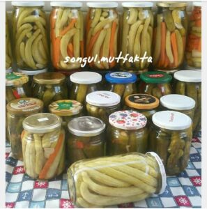 Kaynatılmış Suyla Yapılan Kütür Kütür Turşu