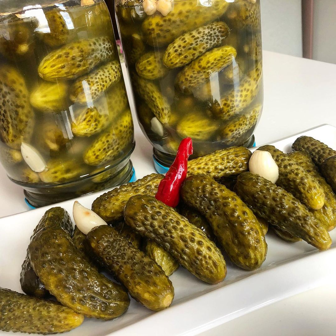 Sıcak Su İle Kütür Kütür Turşu