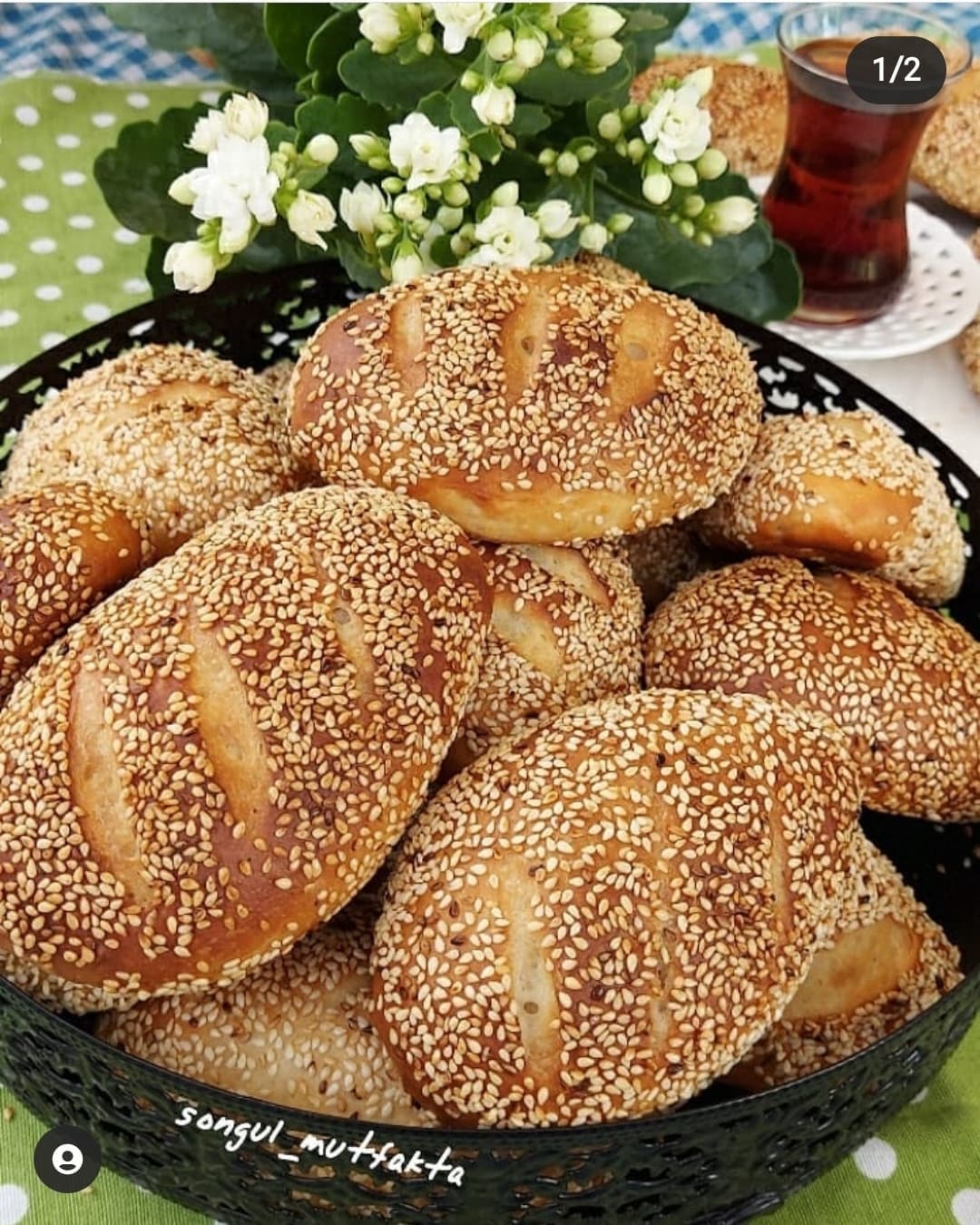 Susamlı Mayalı Poğaça Tarifi