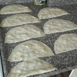Tavada Pratik Börek