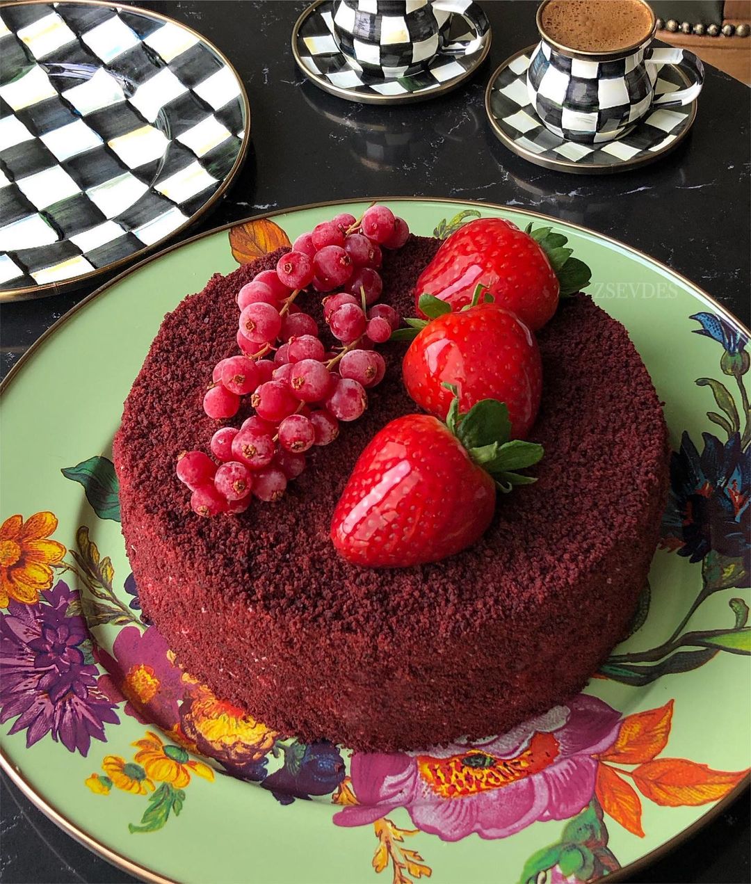 Kırmızı Kadife Pasta