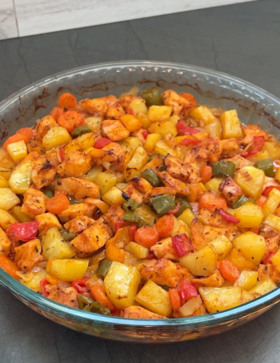 Fırında Tavuklu Sebze Yemeği