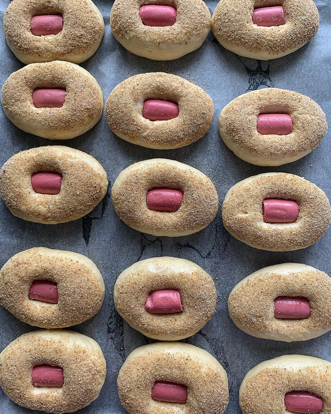 Sosisli Mantolu Pofidik Poğaça