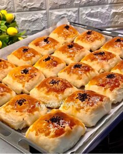 El Açması Kıymalı Ispanaklı Kare Börek