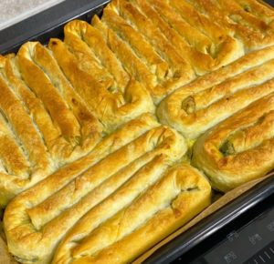 Hazır Yufkayla Ispanaklı Kol Böreği