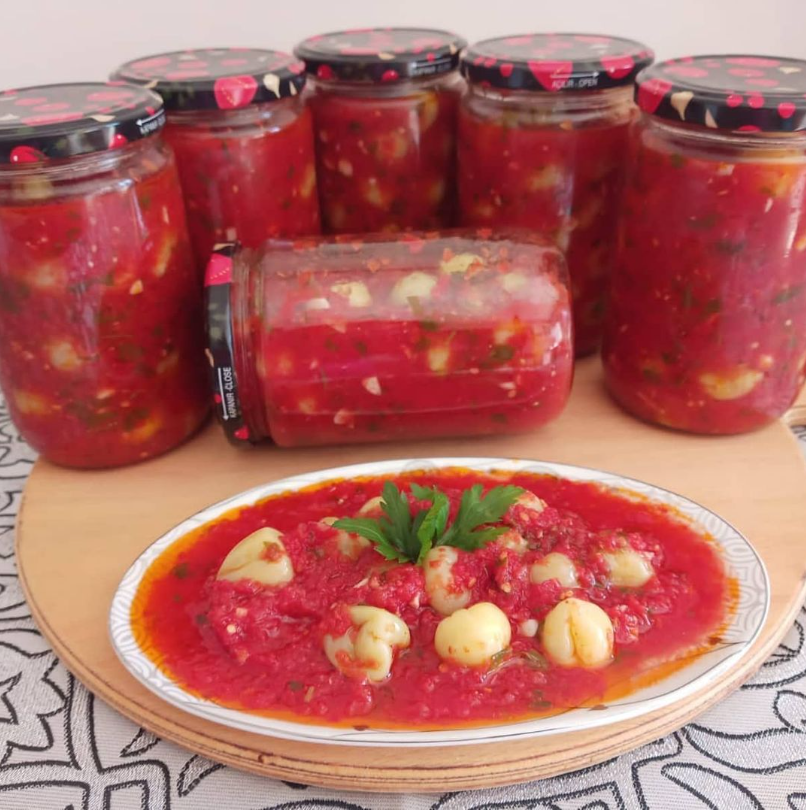 Domatesli Acı Biber Turşusu