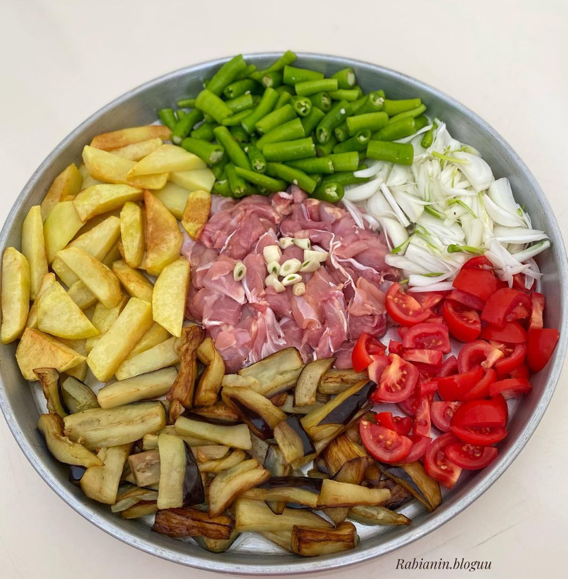 Tavuklu Tepsi Kebabı