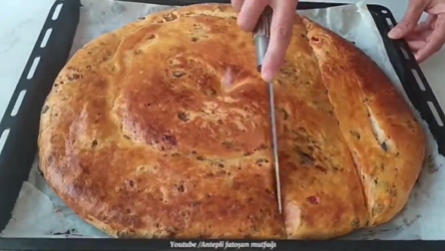 Sadece 3 bezeyle kat kat kıymalı börek