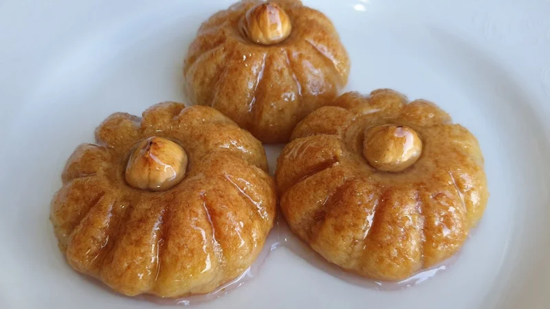 İçi Cevizli Tam Kıvamında Şerbetli Tatlı Tarifi