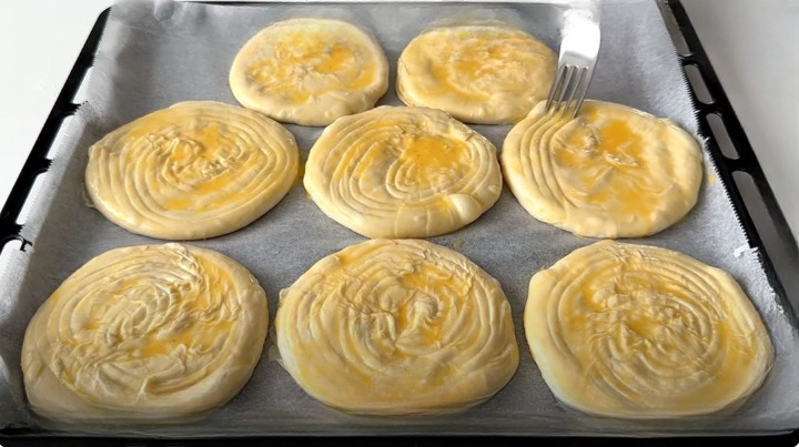 Sadece Un Su Yoğurt İle Milföy Almadan Pul Pul Kat Kat Çörek